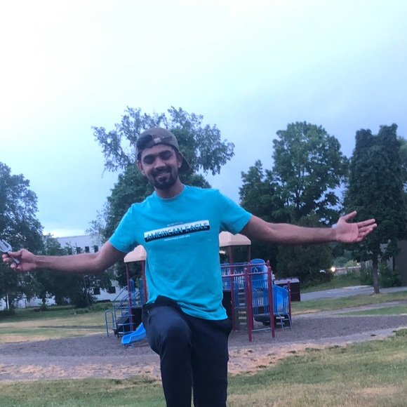 Poshmark profile picture for @vishu007